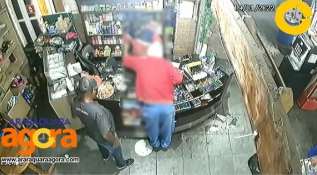 Foto 4 de 4 — Homem rouba postos de combustíveis e assusta frentistas. Veja as imagens